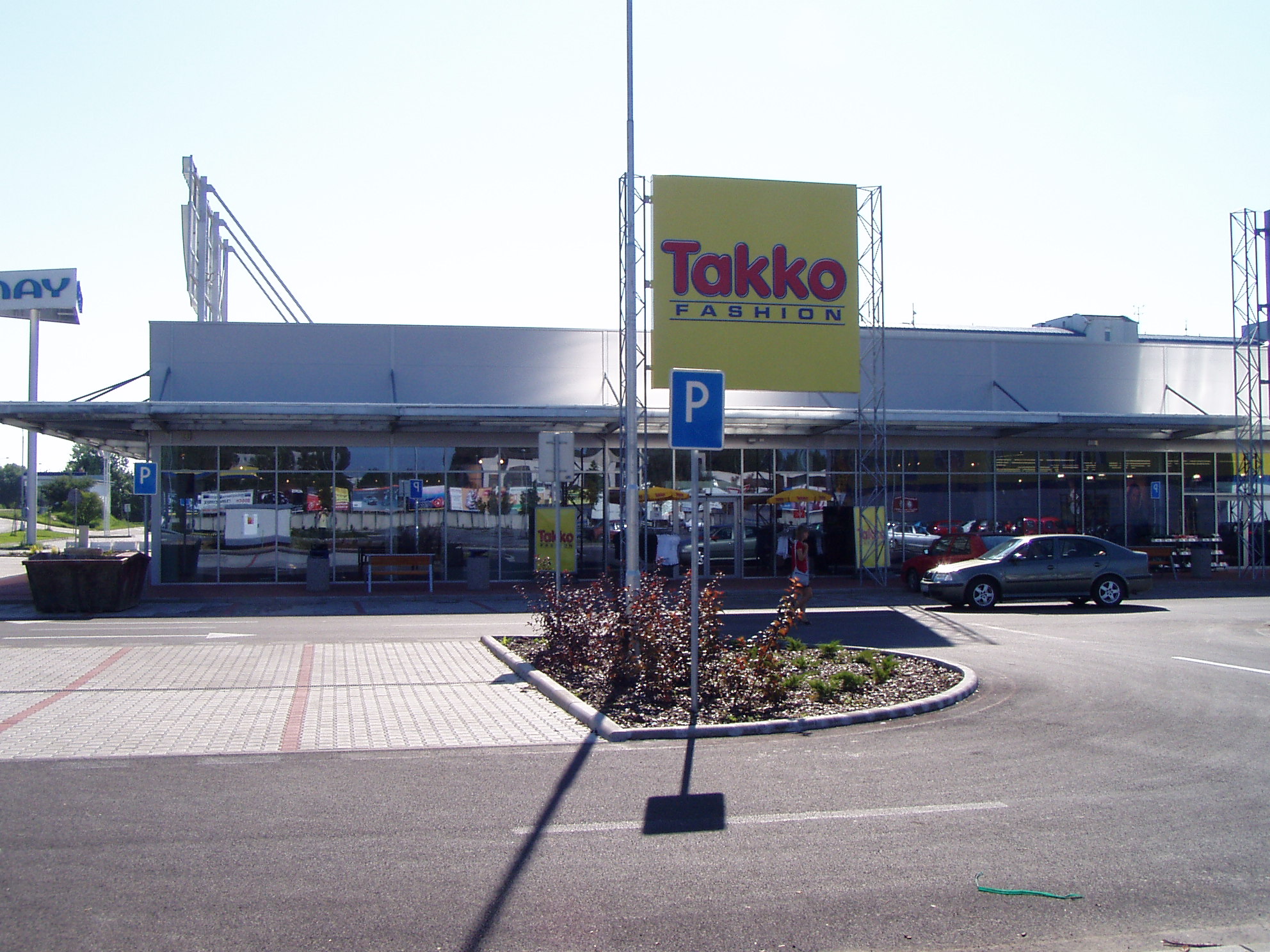 Nákupné stredisko Family Center Komárno / obchodné centrá - Building construction