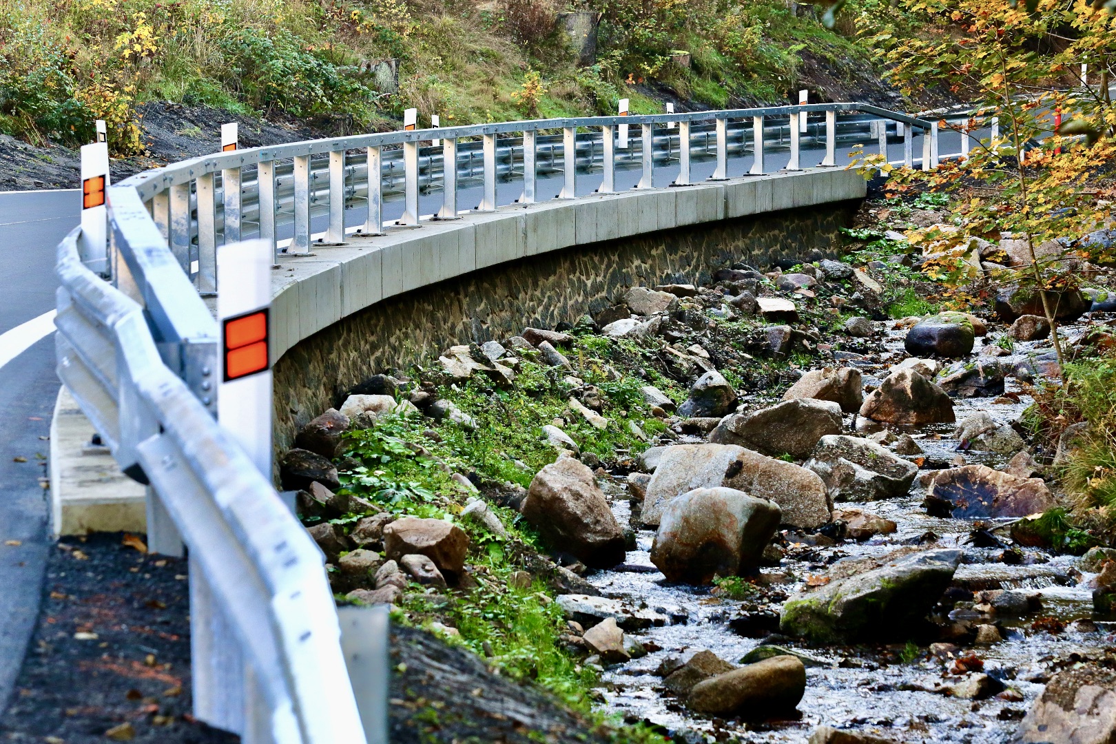 Silnice II/210 – modernizace úseku lom–Podstrání - Road and bridge construction