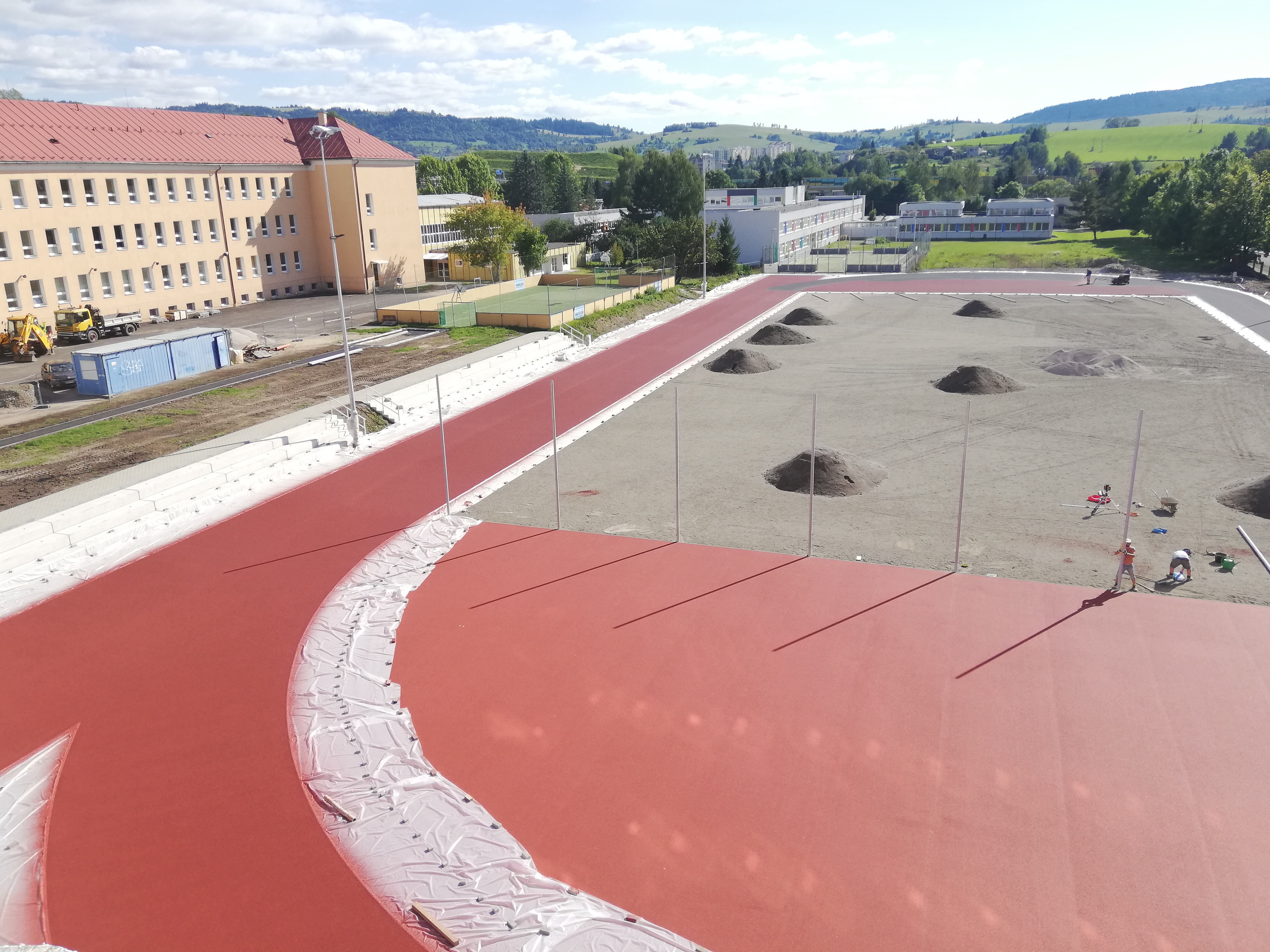 Športový areál s atletickou dráhou ul. Pionierska - Building construction