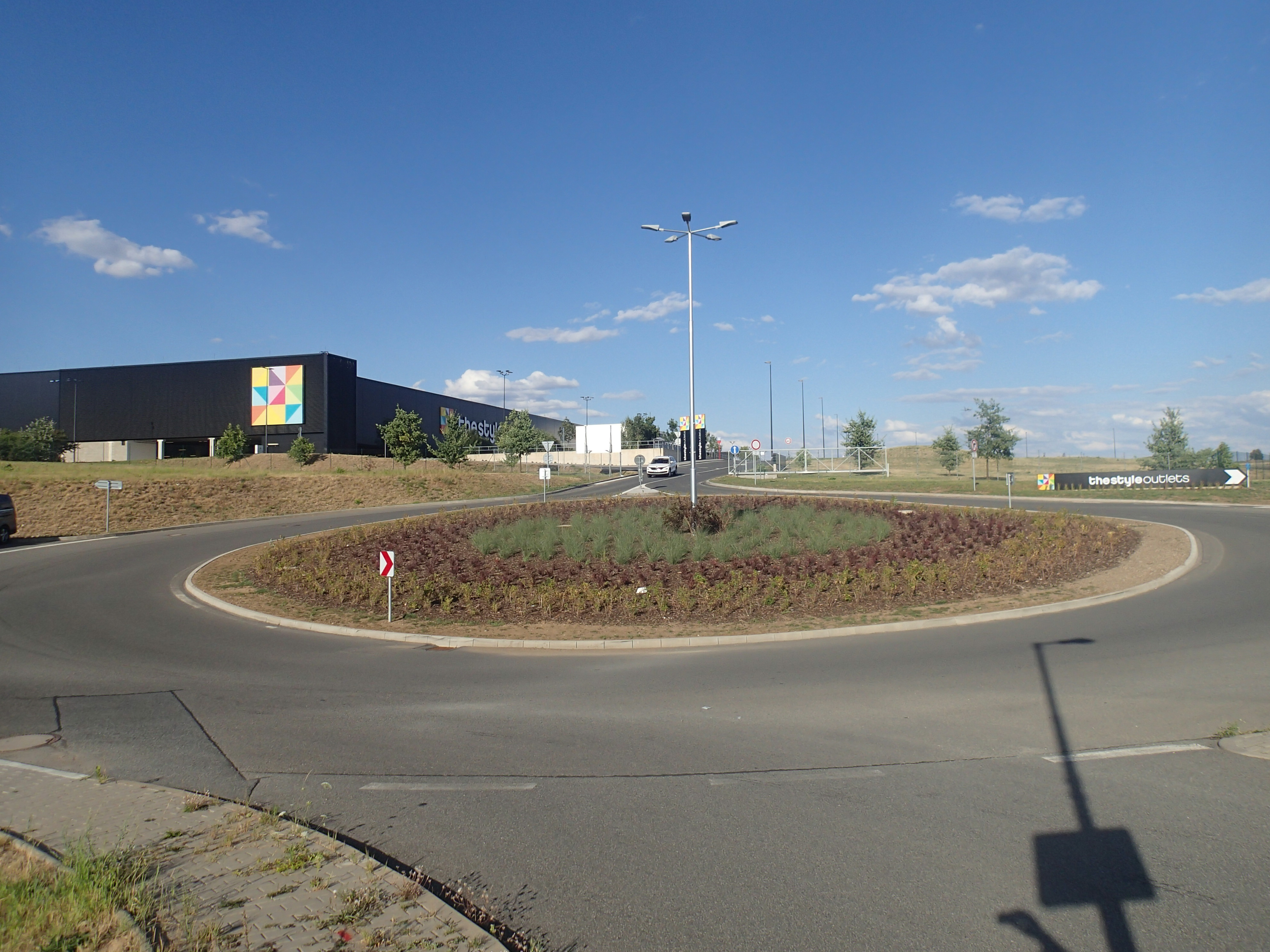 Tuchoměřice – výstavba okružní křižovatky - Road and bridge construction