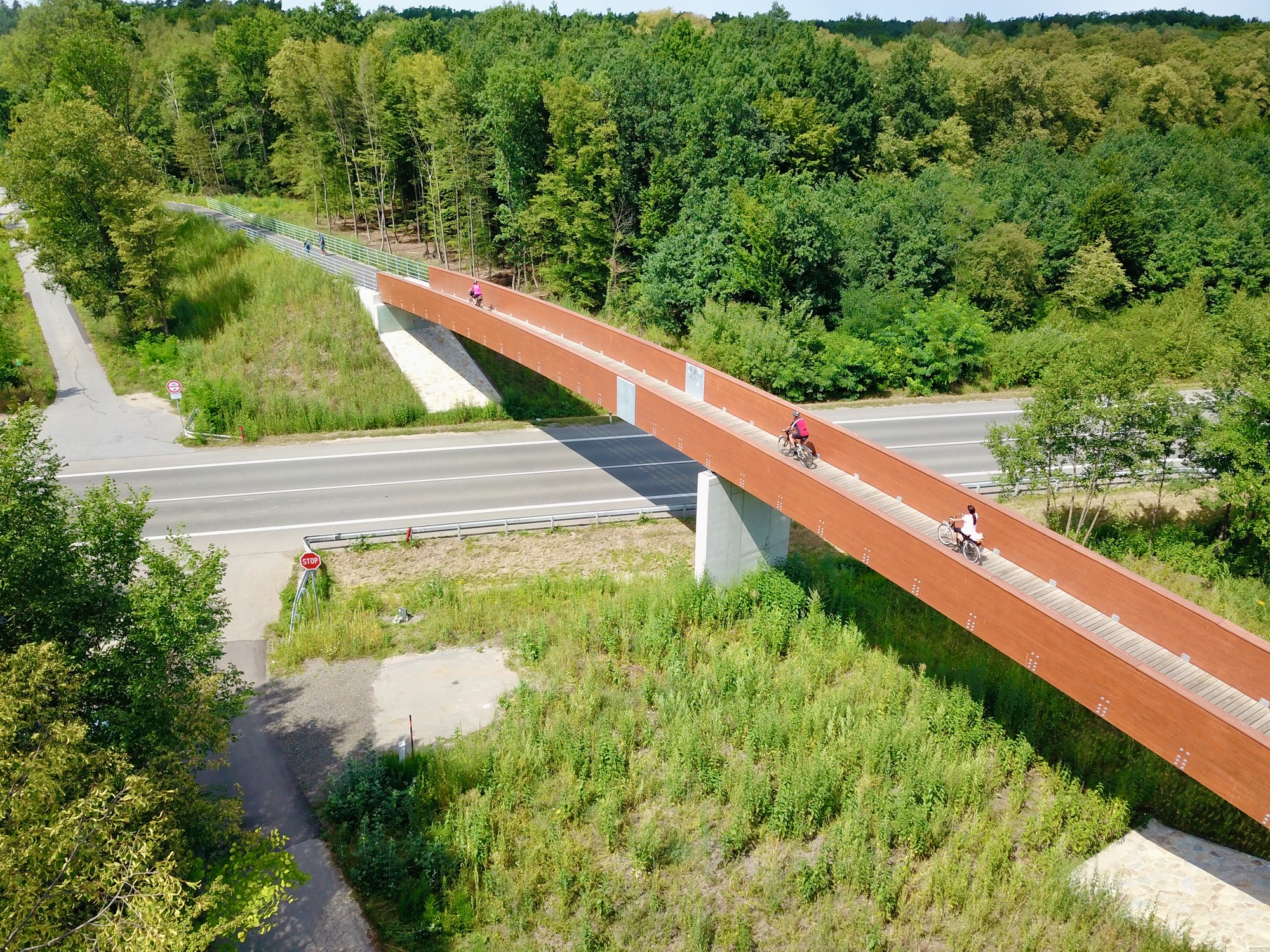 Hodonín – přemostění silnice I/55 – stavba lávky pro cyklisty a chodce - Road and bridge construction