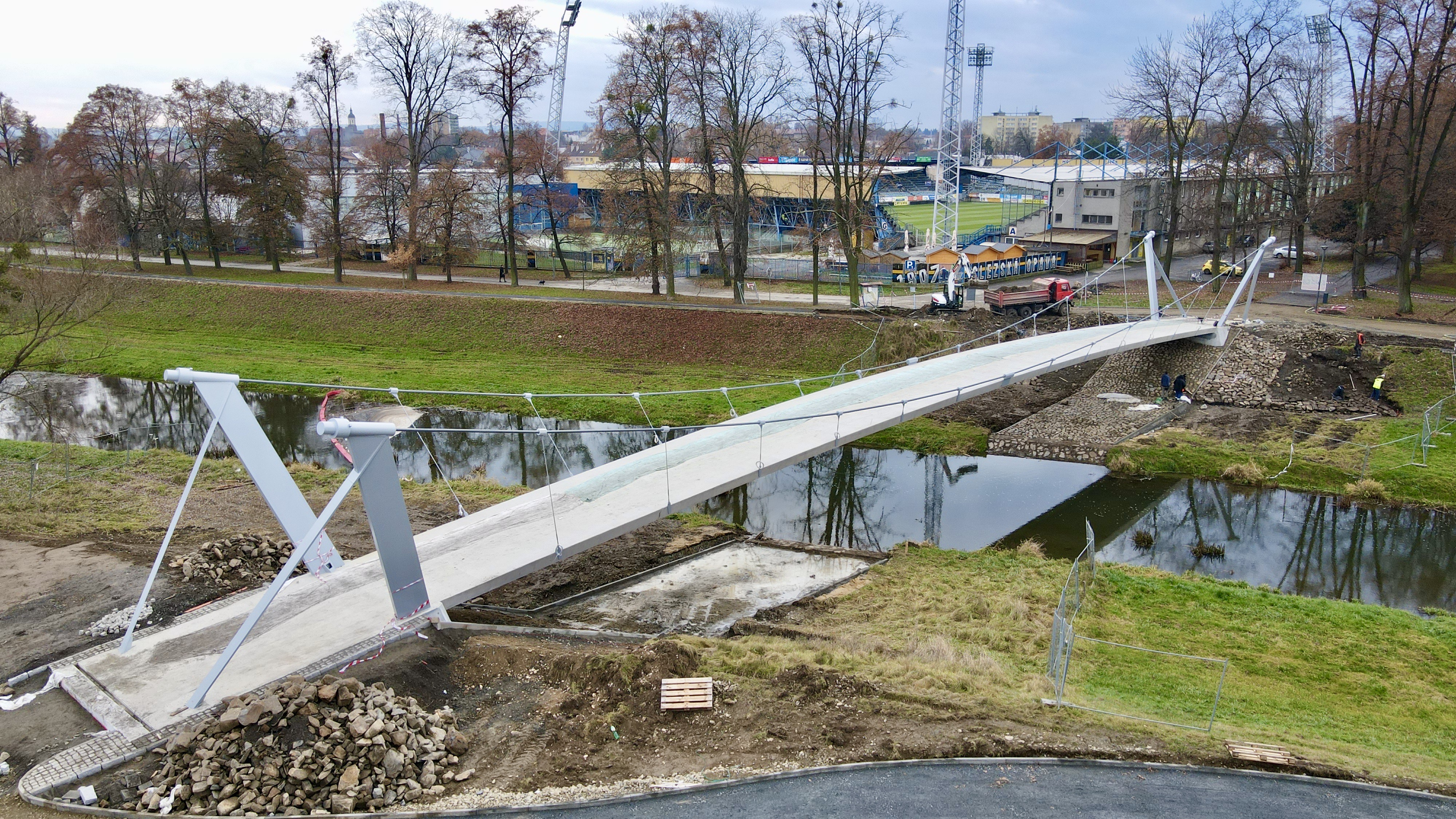 Opava – novostavba lávky přes řeku Opavu - Road and bridge construction