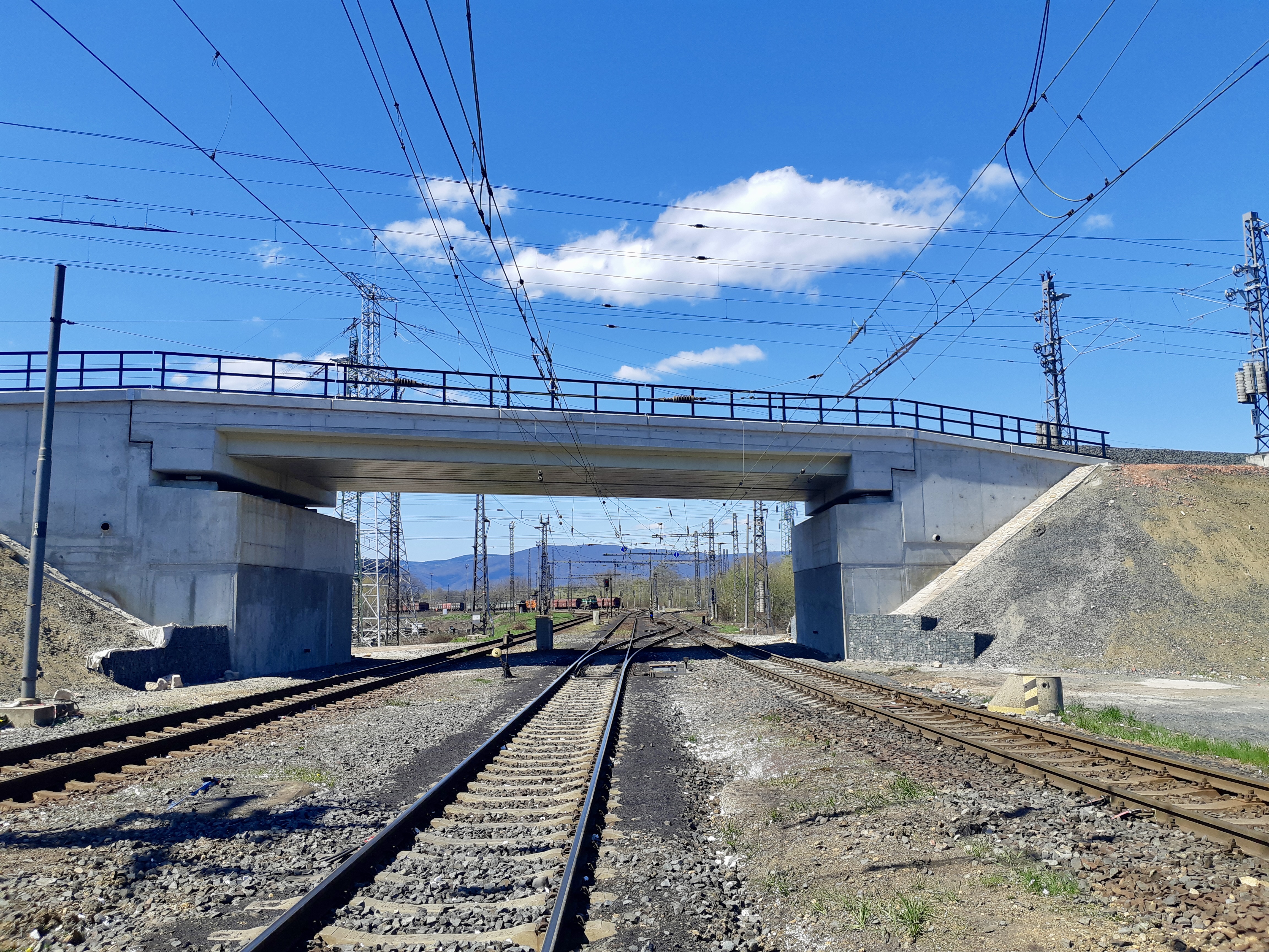 Zvýšení traťové rychlosti v úseku Oldřichov u Duchcova – Bílina – rekonstrukce mostu - Road and bridge construction
