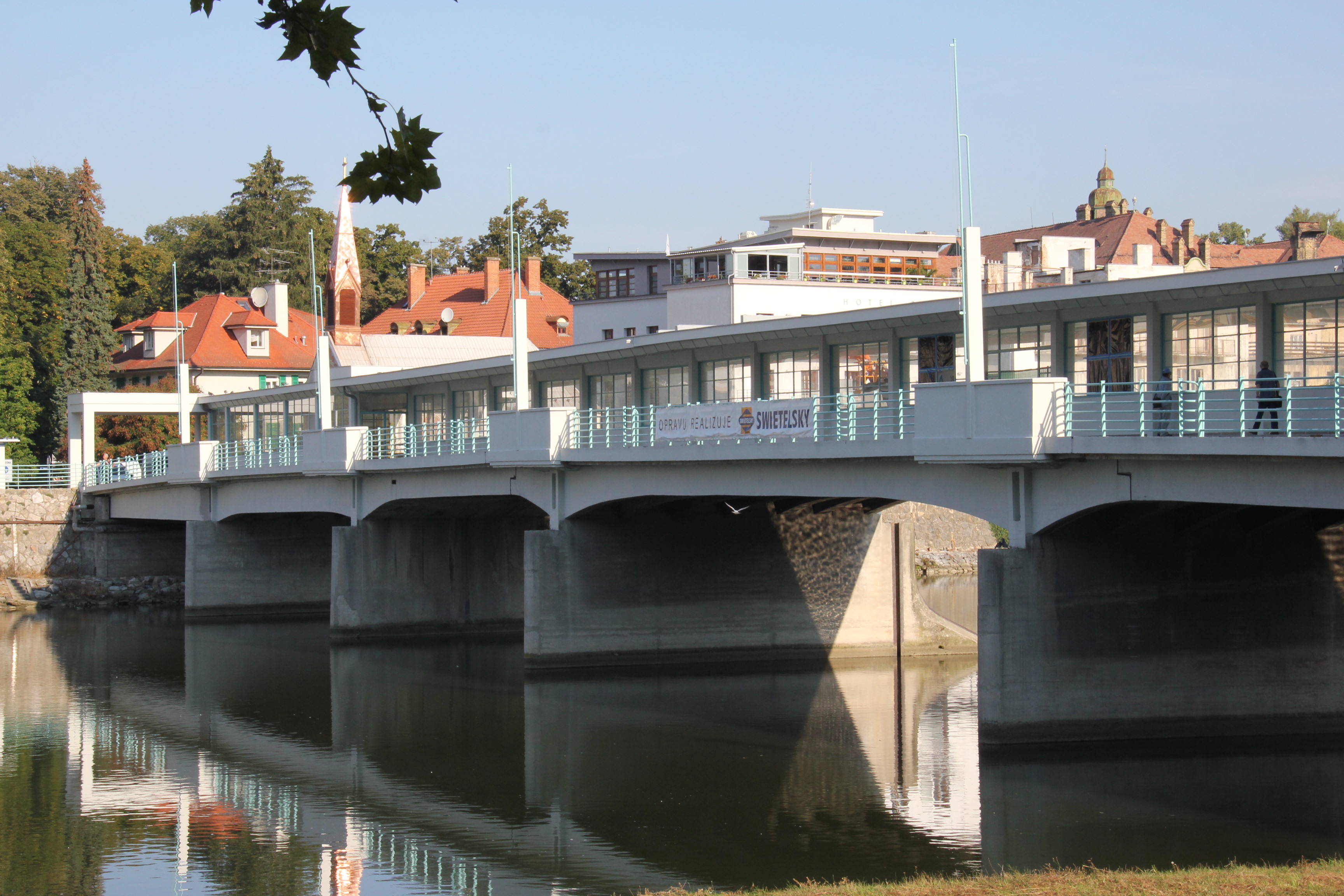 Rekonštrukcia Kolonádového mosta v Piešťanoch - Road and bridge construction