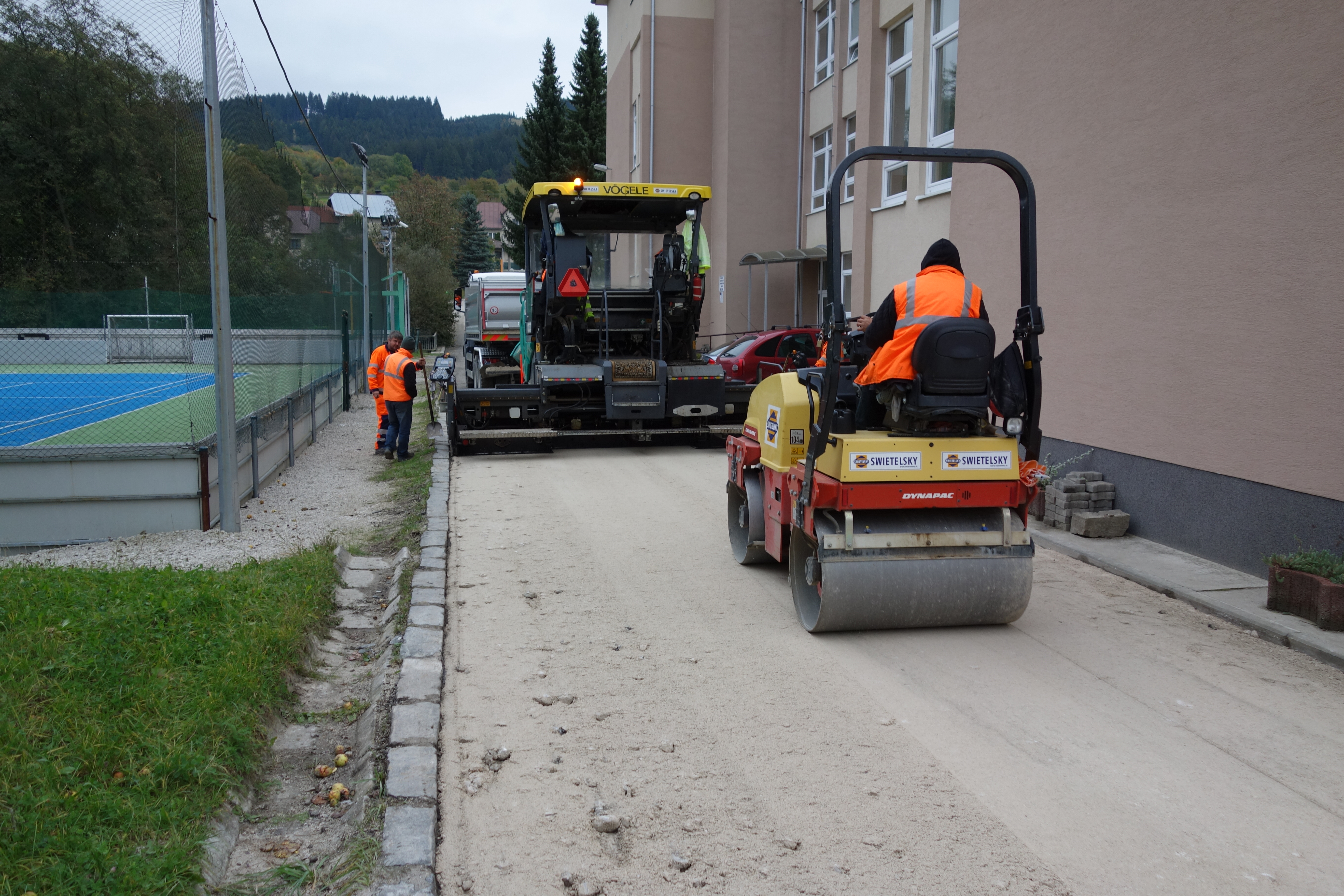 Rekonštrukcia miestnych komunikácii v obci Veľké Rovné - Road and bridge construction