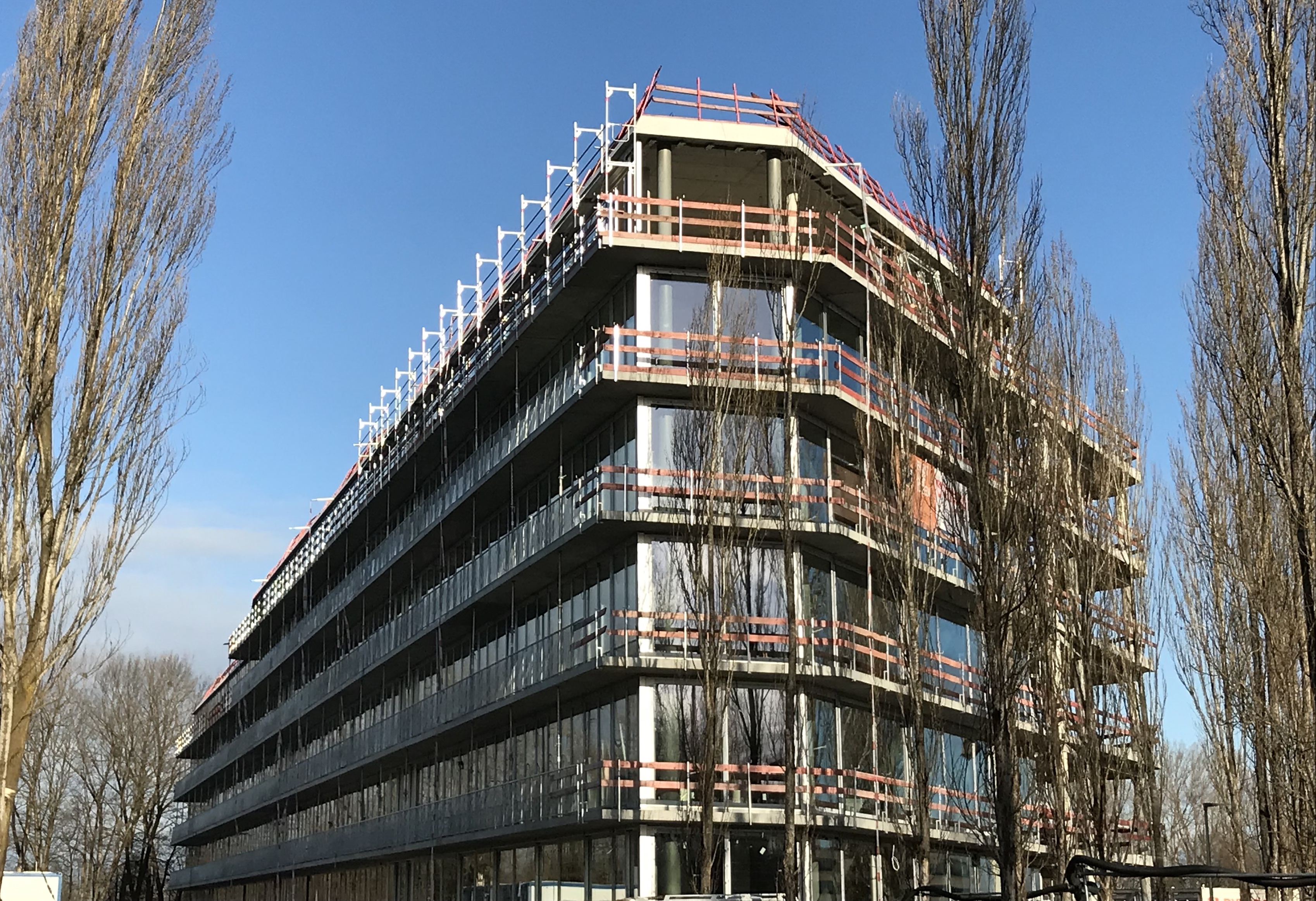 Hammerschmidt - Bürogebäude mit Dachterrasse und offenem Parkdeck - Building construction