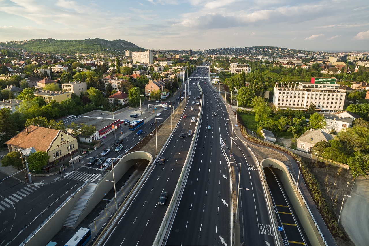 M1 - M7 bevezető szakasz  - Road and bridge construction