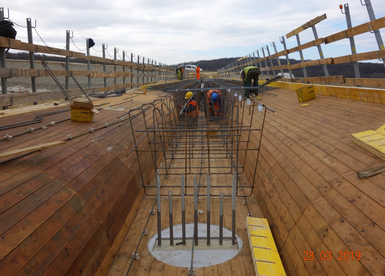 218-00 Most v km 10,630 na prístupovej ceste nad diaľnicou D1 Budimír - Bidovce (93,80 m) - Road and bridge construction