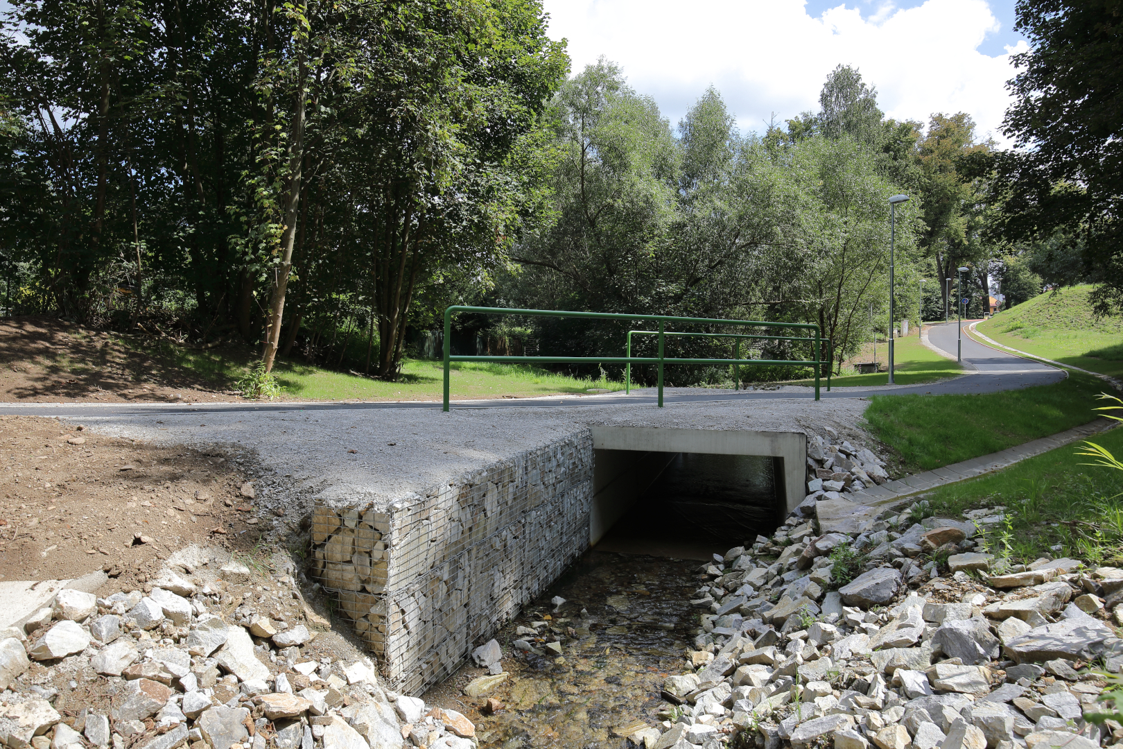 Velešín – výstavba stezky a podchodu pod silnicí I/3 - Road and bridge construction