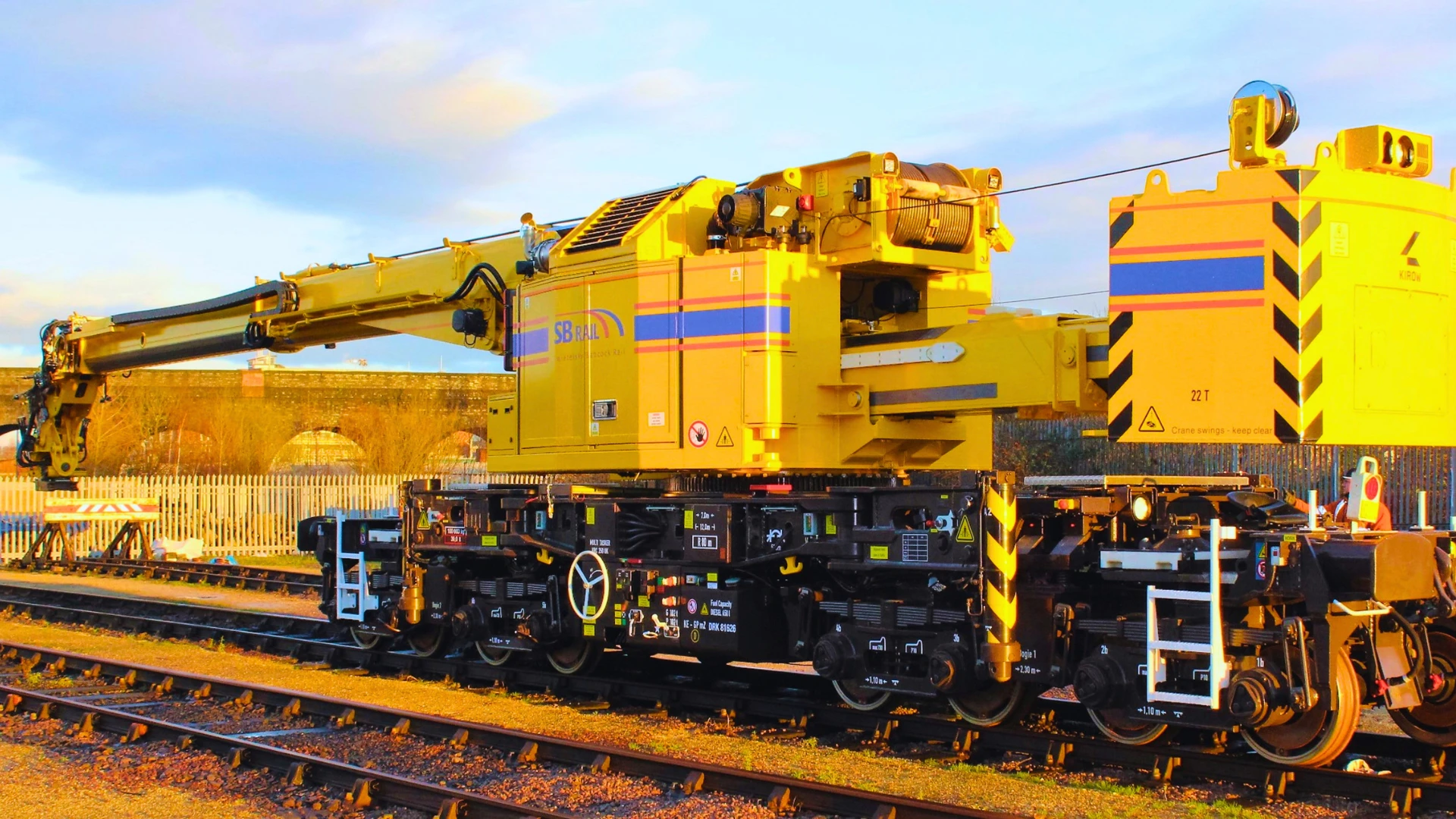 Blue And White Modern Business Project Presentation (8)