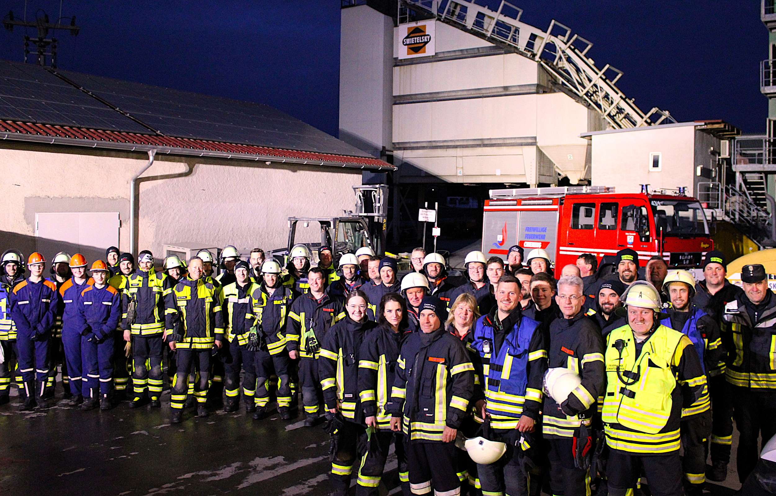 Proben für den Ernstfall: Feuerwehrübung bei SWIETELSKY in Nußdorf - DE