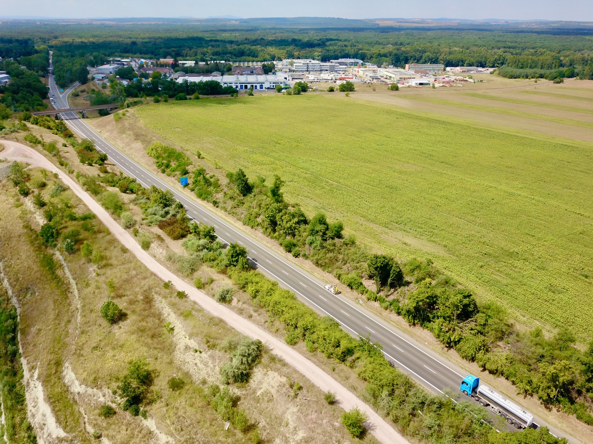 Silnice I/55 – oprava krytu vozovky na úseku Hodonín–Rohatec - Road and bridge construction