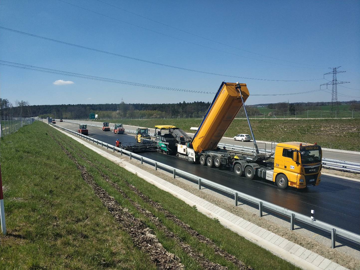 Dálnice D3 – výstavba úseku Bošilec–Ševětín - Road and bridge construction