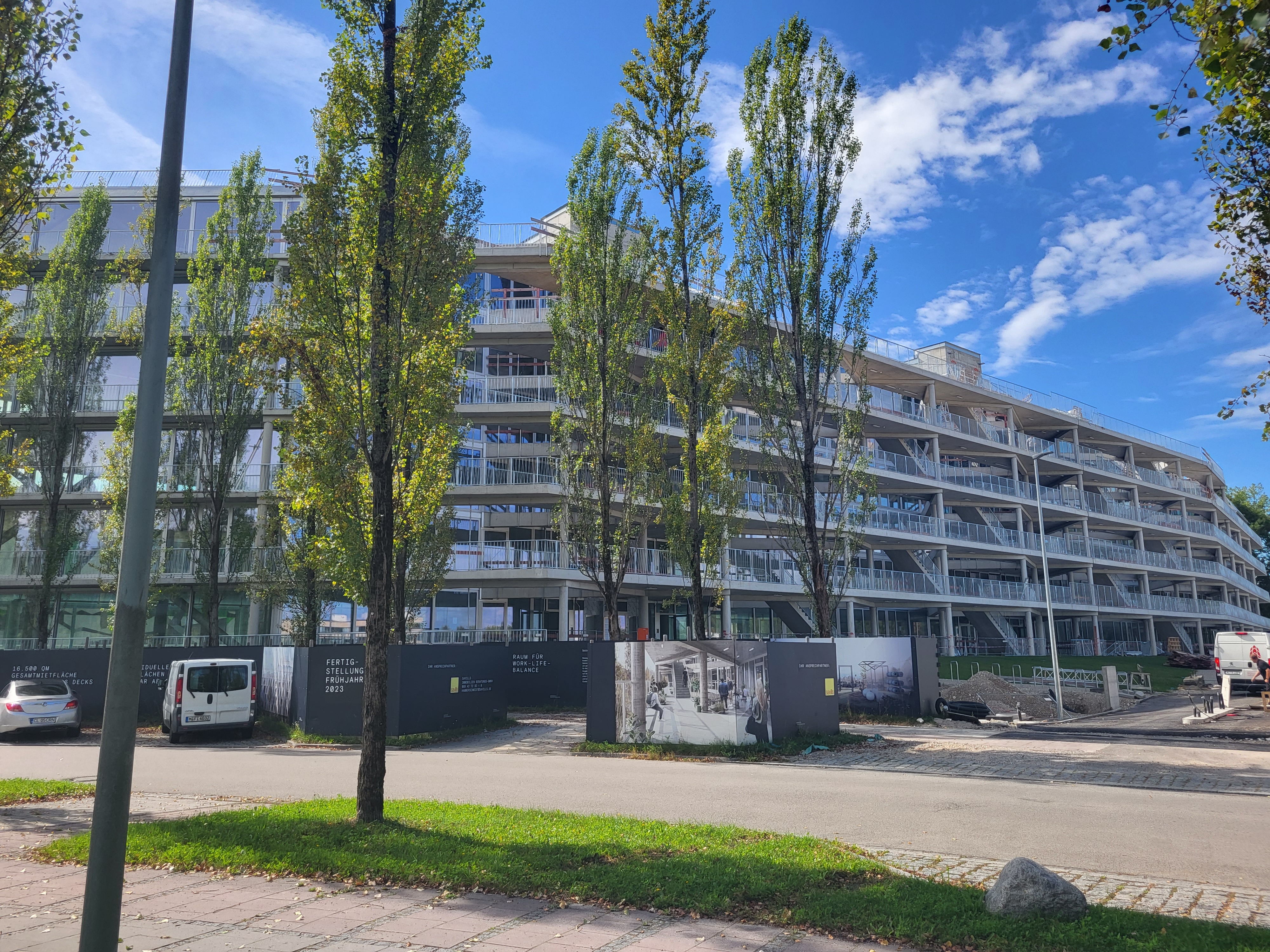 Hammerschmidt - Bürogebäude mit Dachterrasse und offenem Parkdeck - Building construction