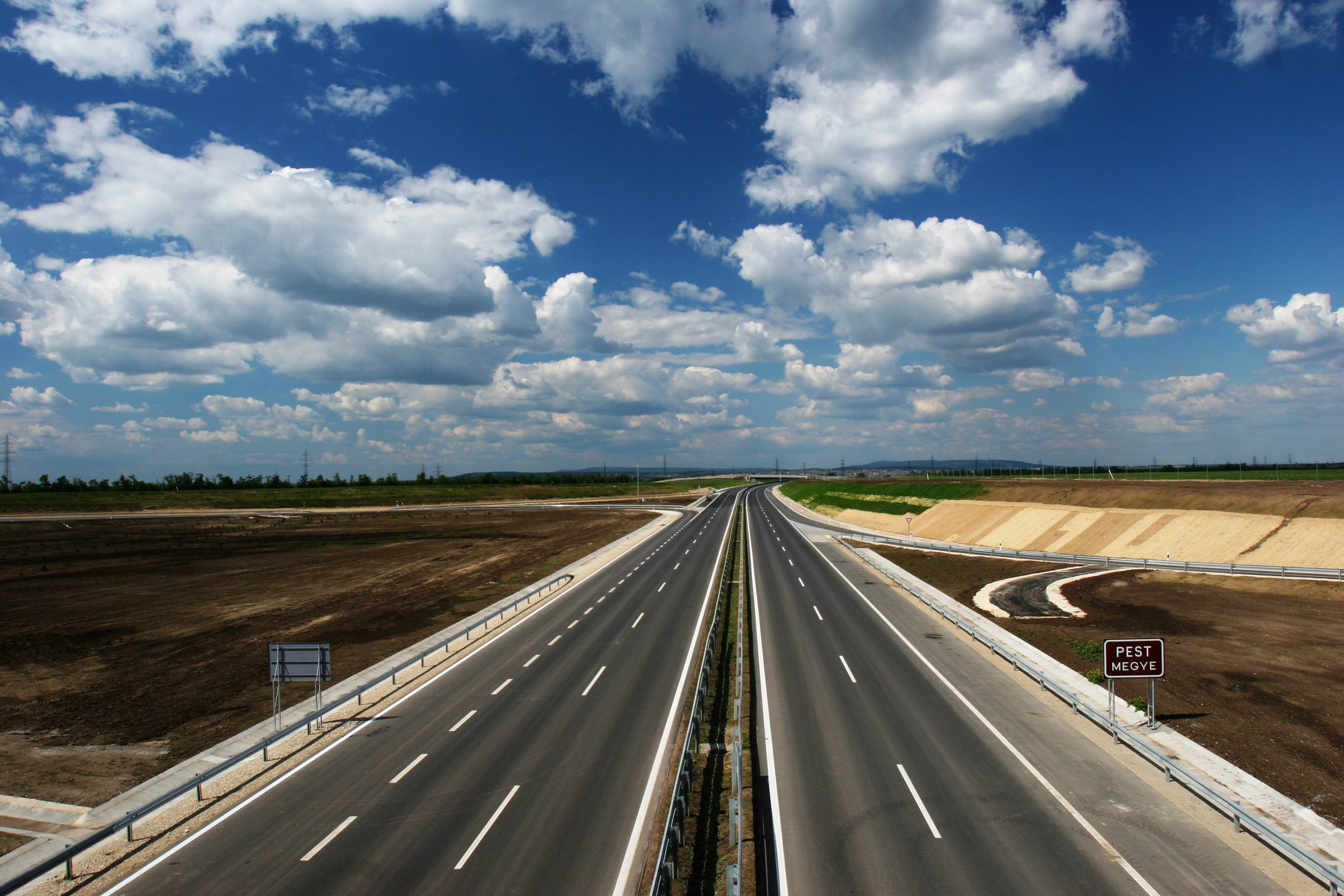 M6 autópálya  - Road and bridge construction