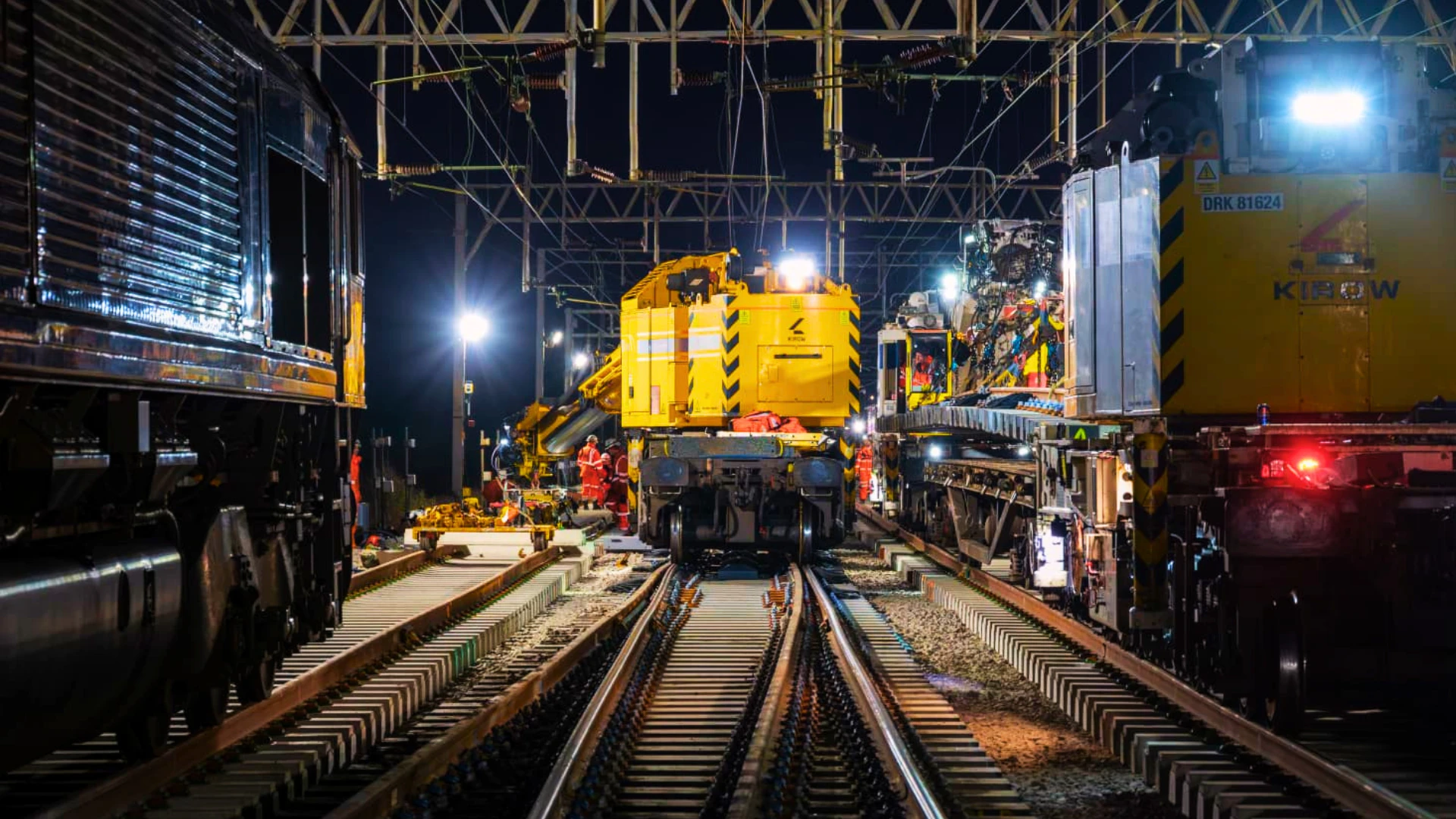 Blue And White Modern Business Project Presentation (7)