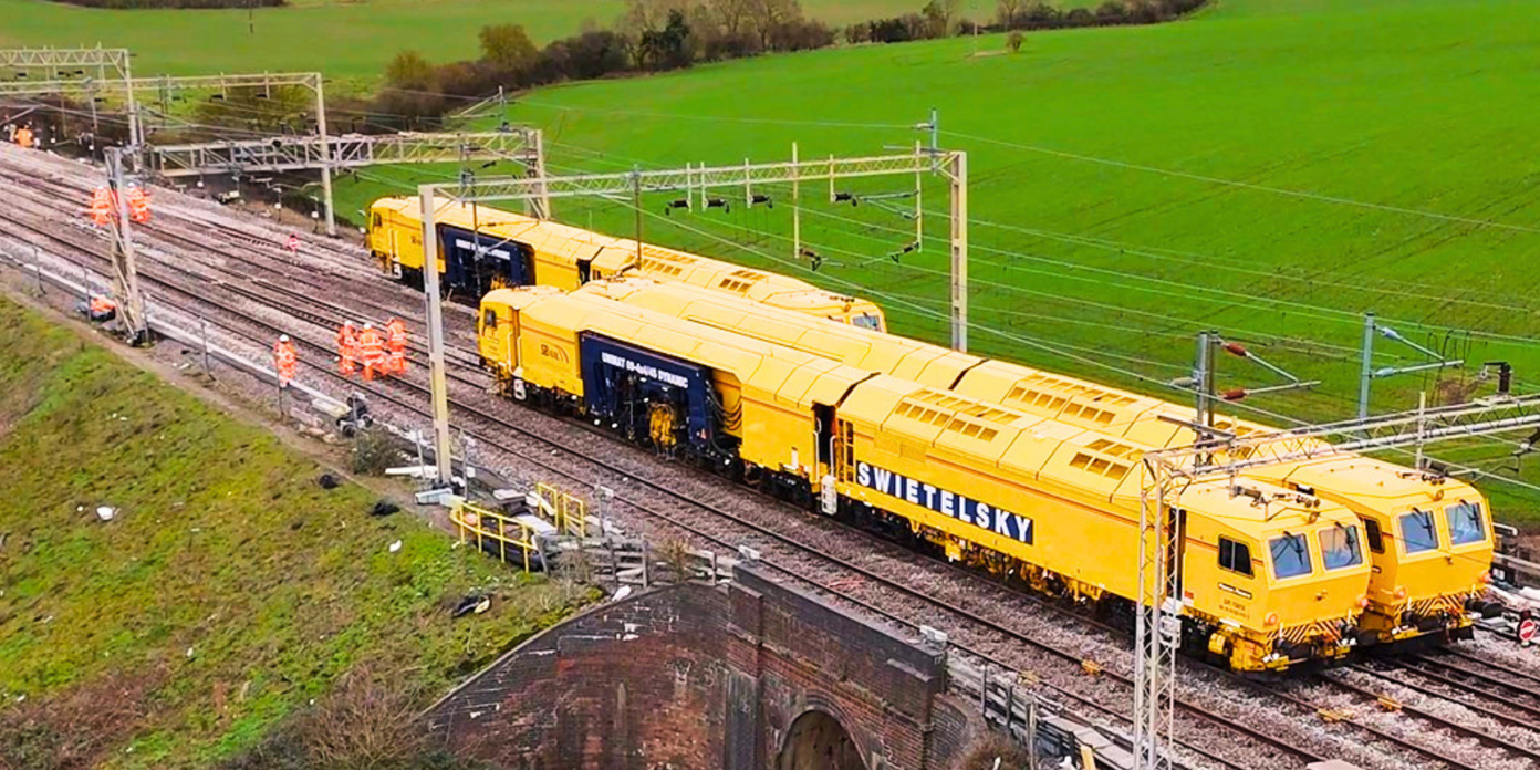 Blue And White Modern Business Project Presentation (1)