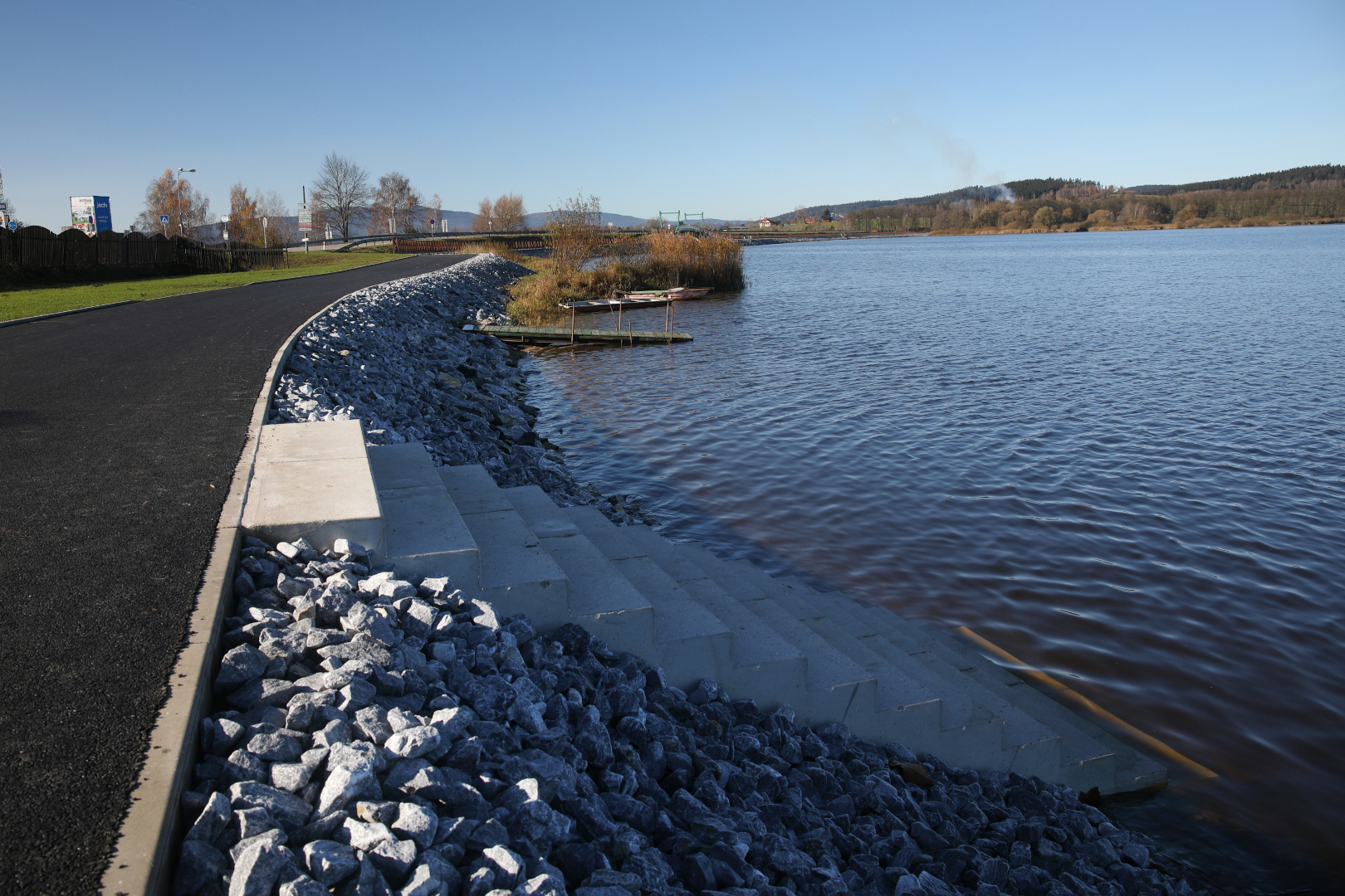 Černá v Pošumaví – cyklostezka CS1 podél jezera - Road and bridge construction