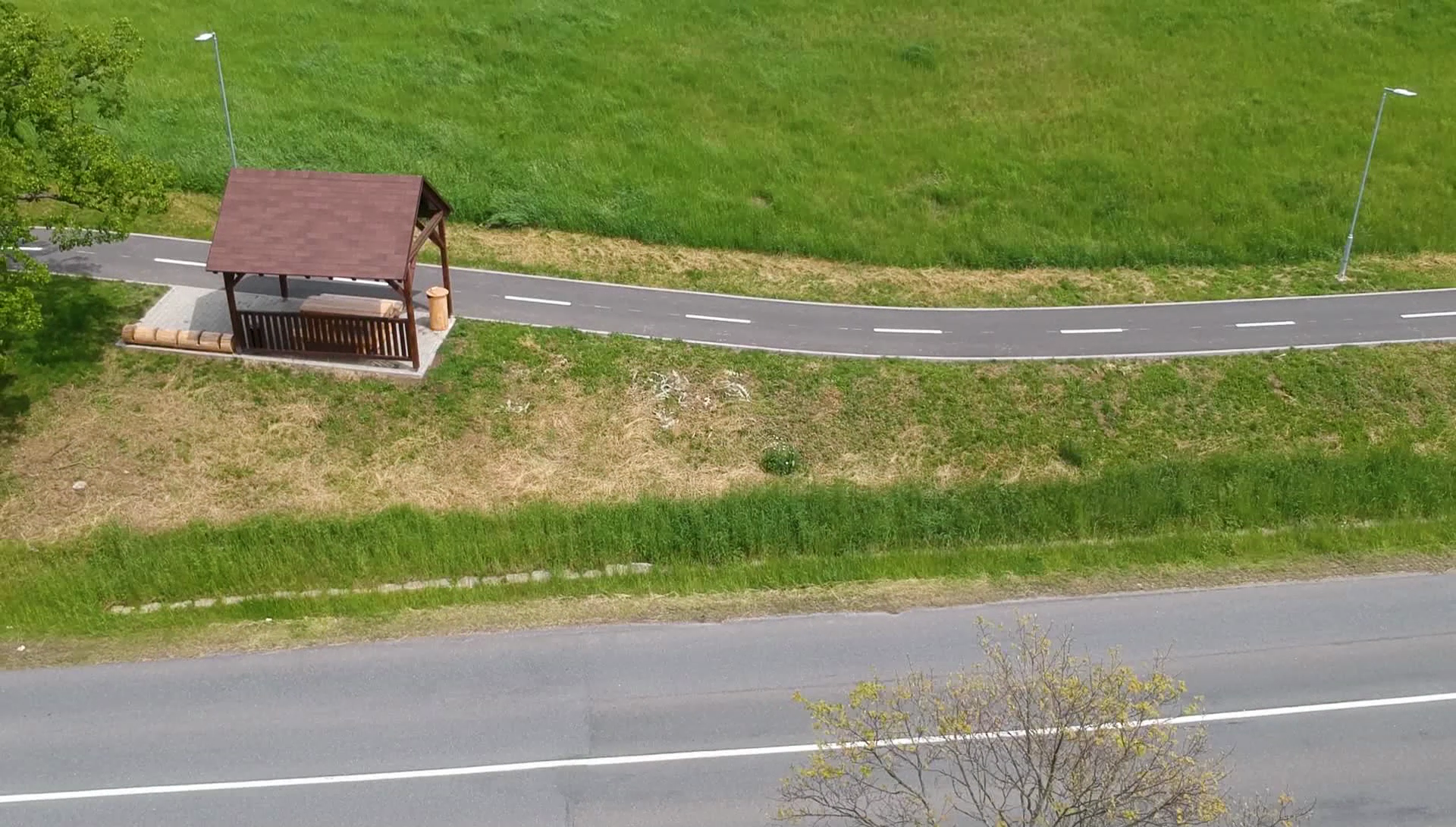  Stezka pro chodce a cyklisty v úseku Hřivínův Újezd – Kaňovice - Road and bridge construction