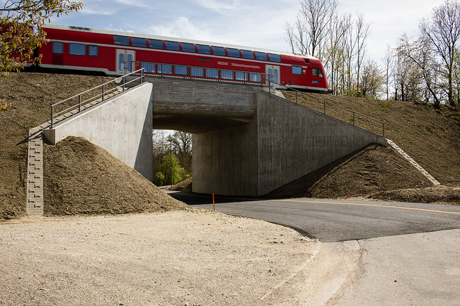 Eisenbahnüberführung Walpertskirchen - Road and bridge construction