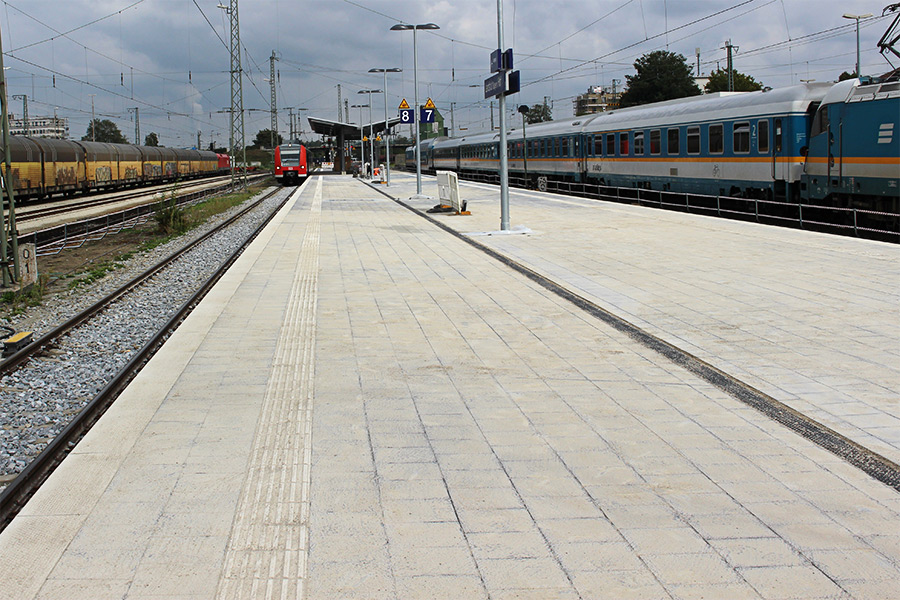 Bahnsteig Hauptbahnhof Landshut - Civil engineering