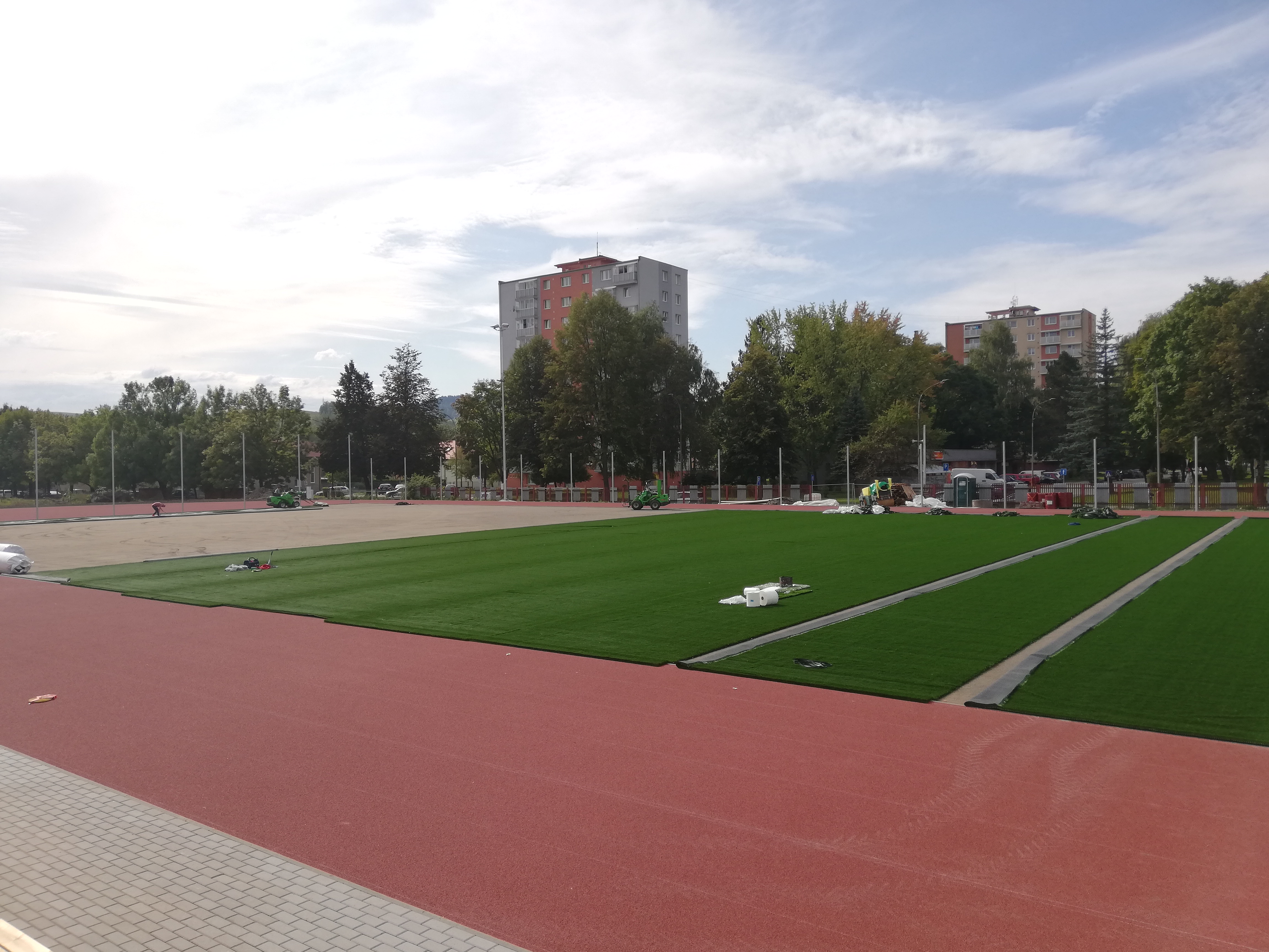 Športový areál s atletickou dráhou ul. Pionierska - Building construction