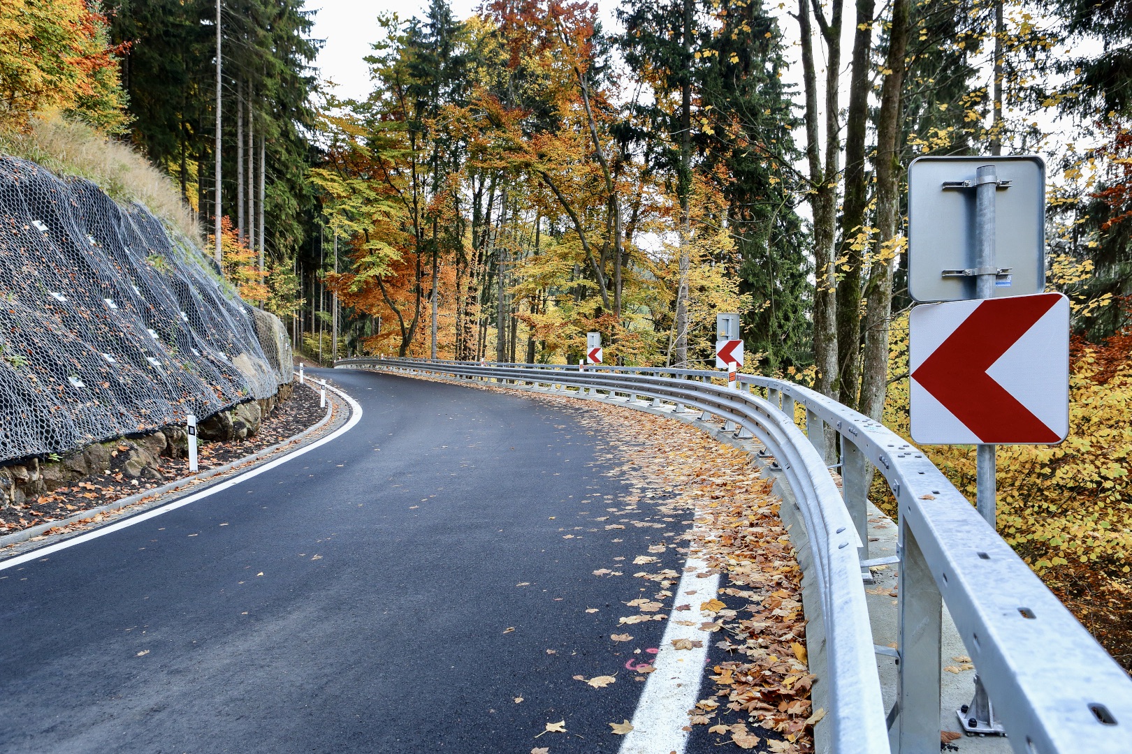 Silnice II/210 – modernizace úseku lom–Podstrání - Road and bridge construction