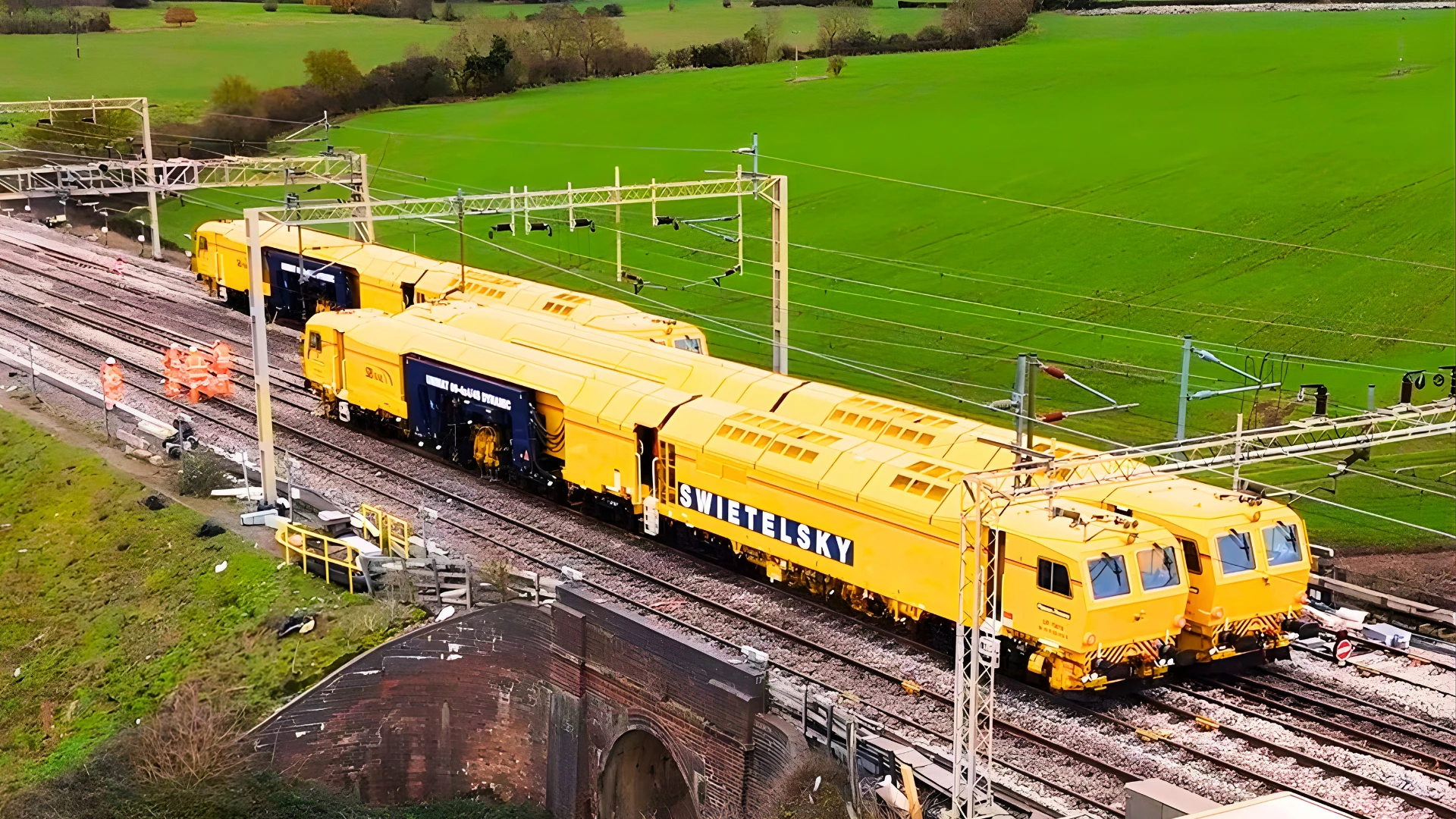 Blue And White Modern Business Project Presentation (3)