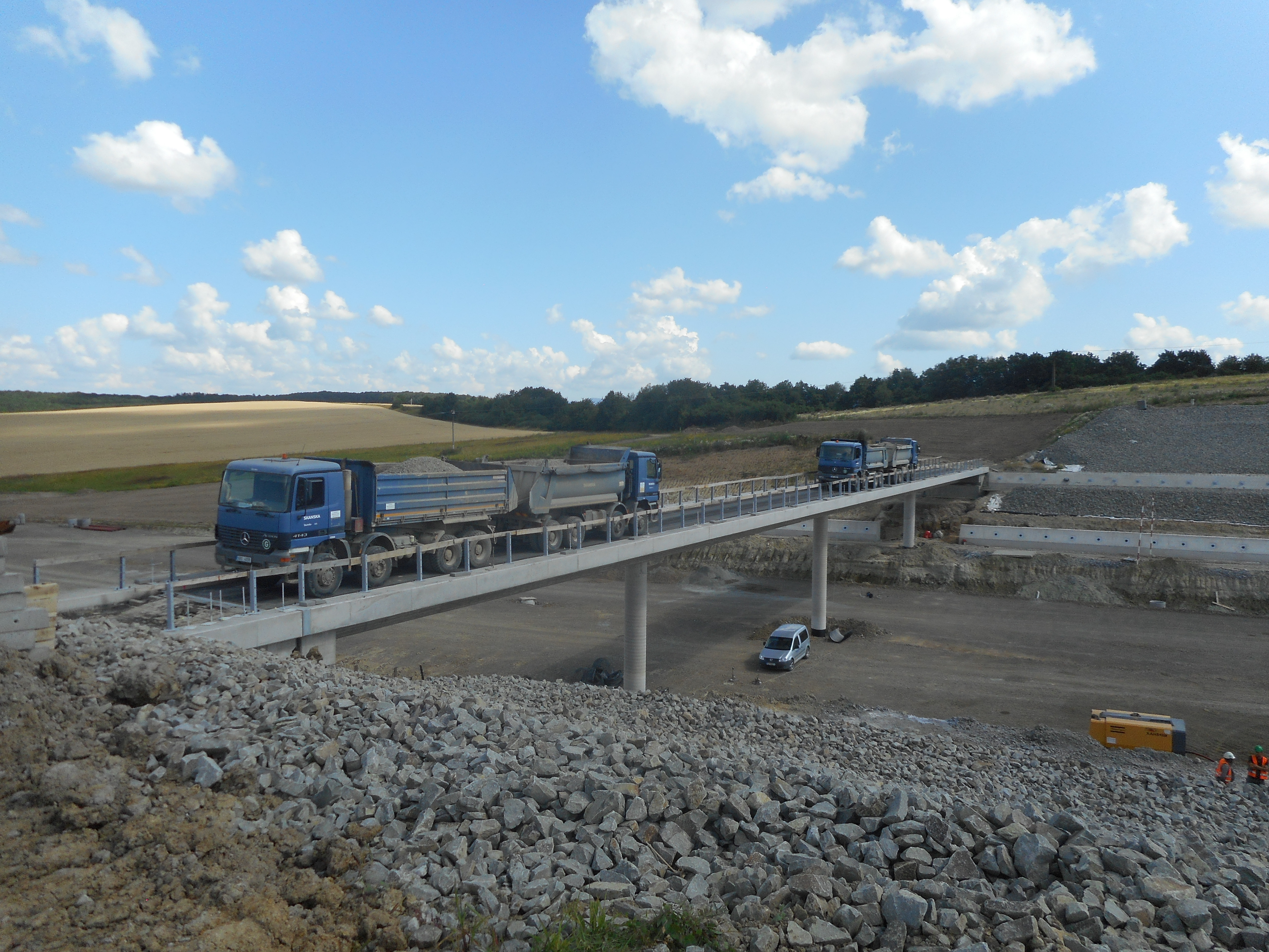 210-00 Most v km 5,760 na prístupovej ceste nad diaľnicou D1 Budimír - Bidovce (89,40 m) - Road and bridge construction